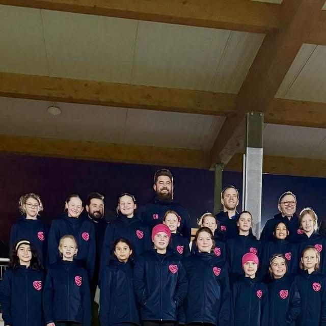 Neue Softshell-Jacken für die Mädchenmannschaft